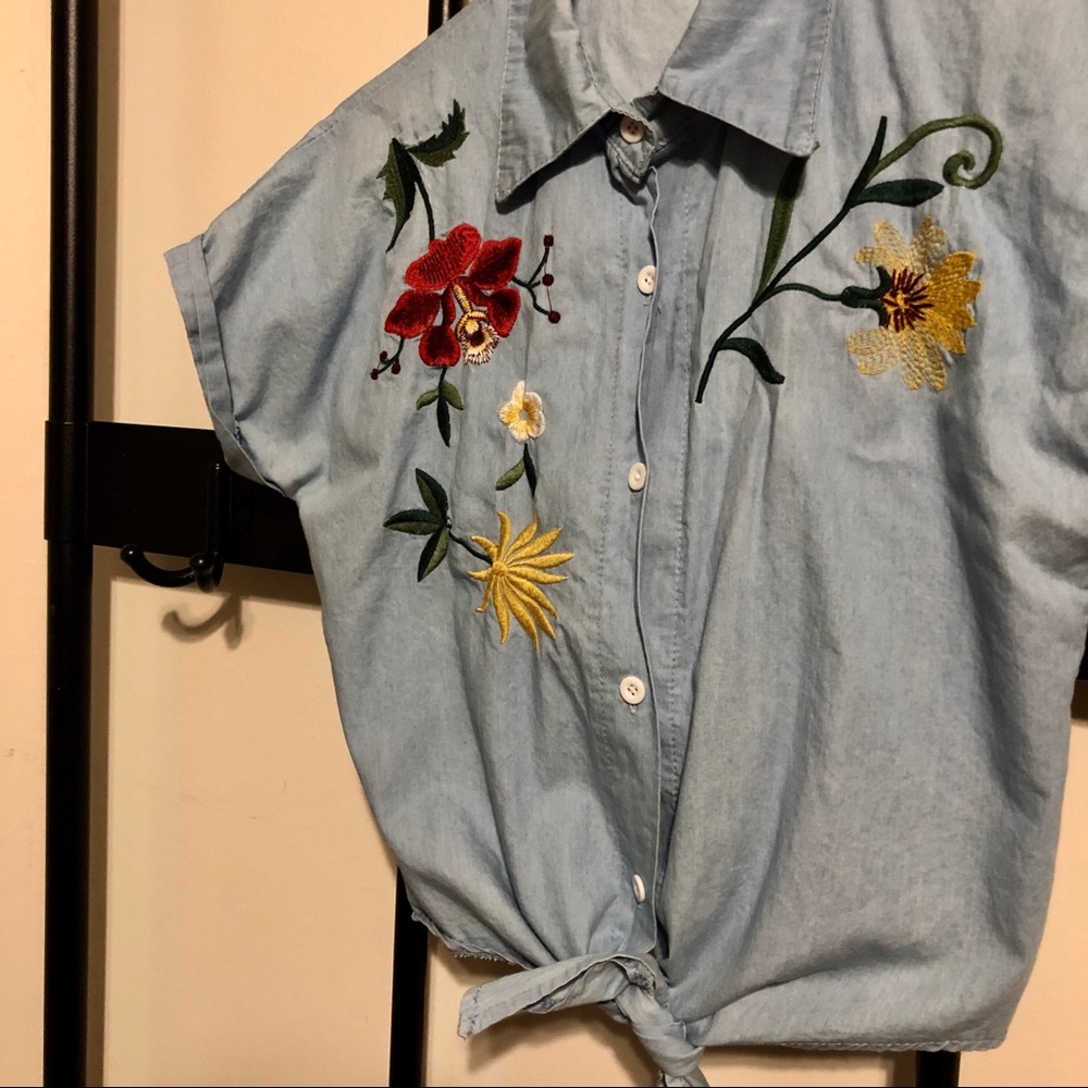Embroidered short sleeve shirt Size S